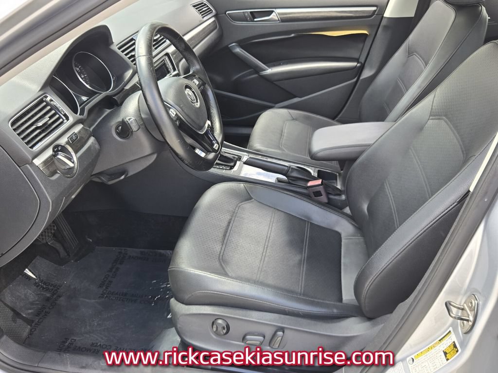 Used 2018 Volkswagen Passat 2.0T SE FWD image 10