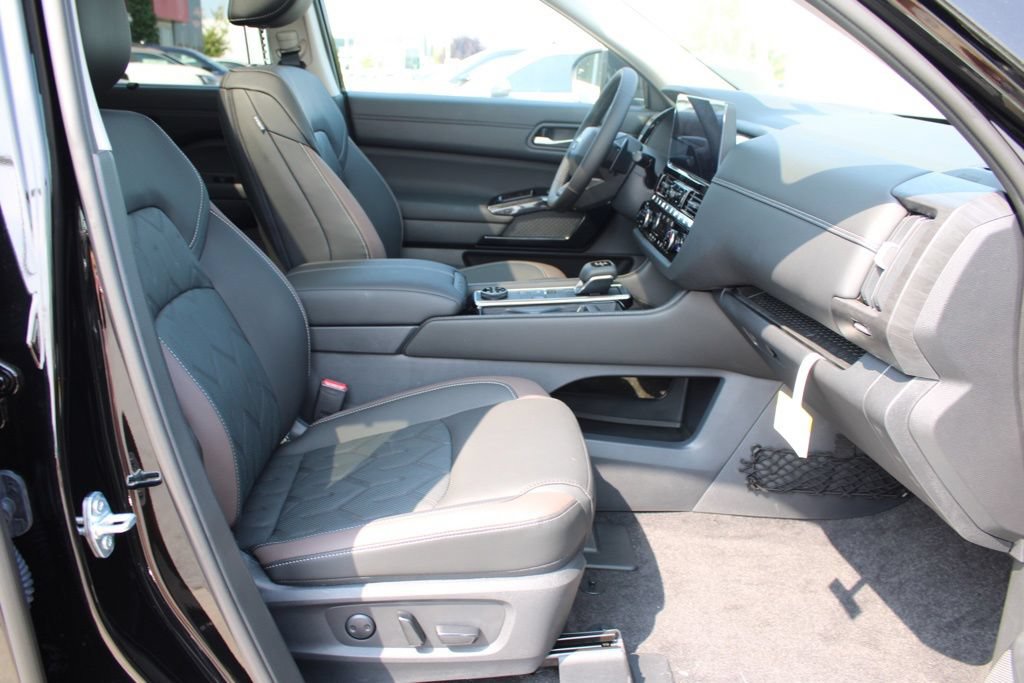 New 2026 Nissan Pathfinder Platinum w/ Cargo Package AWD/4WD image 15