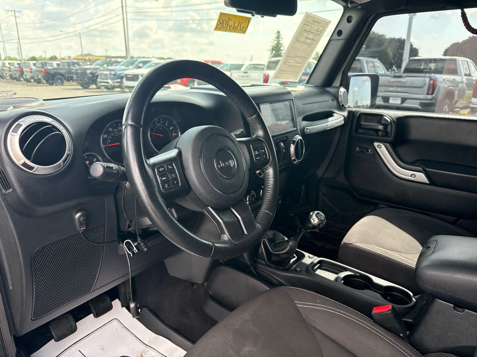 Used 2016 Jeep Wrangler Unlimited Sahara w/ Connectivity Group AWD/4WD image 11