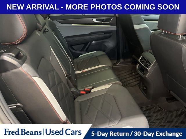 Used 2025 Volkswagen Atlas Peak Edition SE image 6