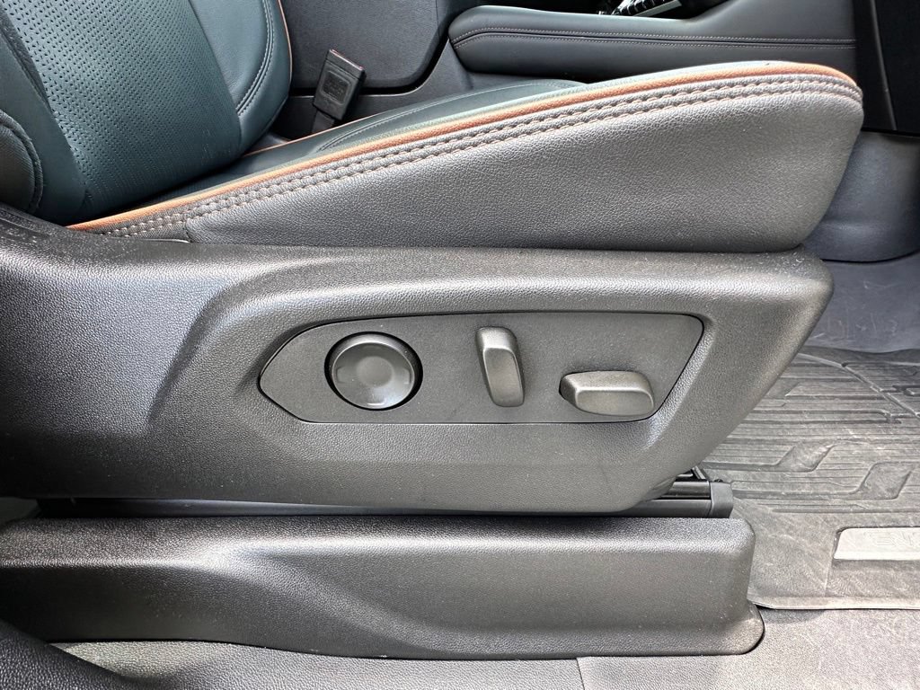 Certified 2025 GMC Yukon AT4 w/ AT4 Premium Package AWD/4WD image 12