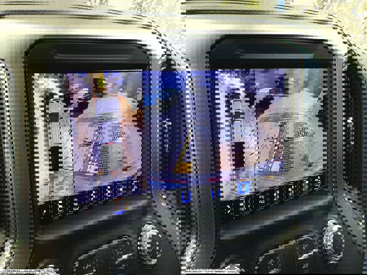 Used 2023 GMC Sierra 2500 Denali w/ Denali Black Diamond Edition image 9