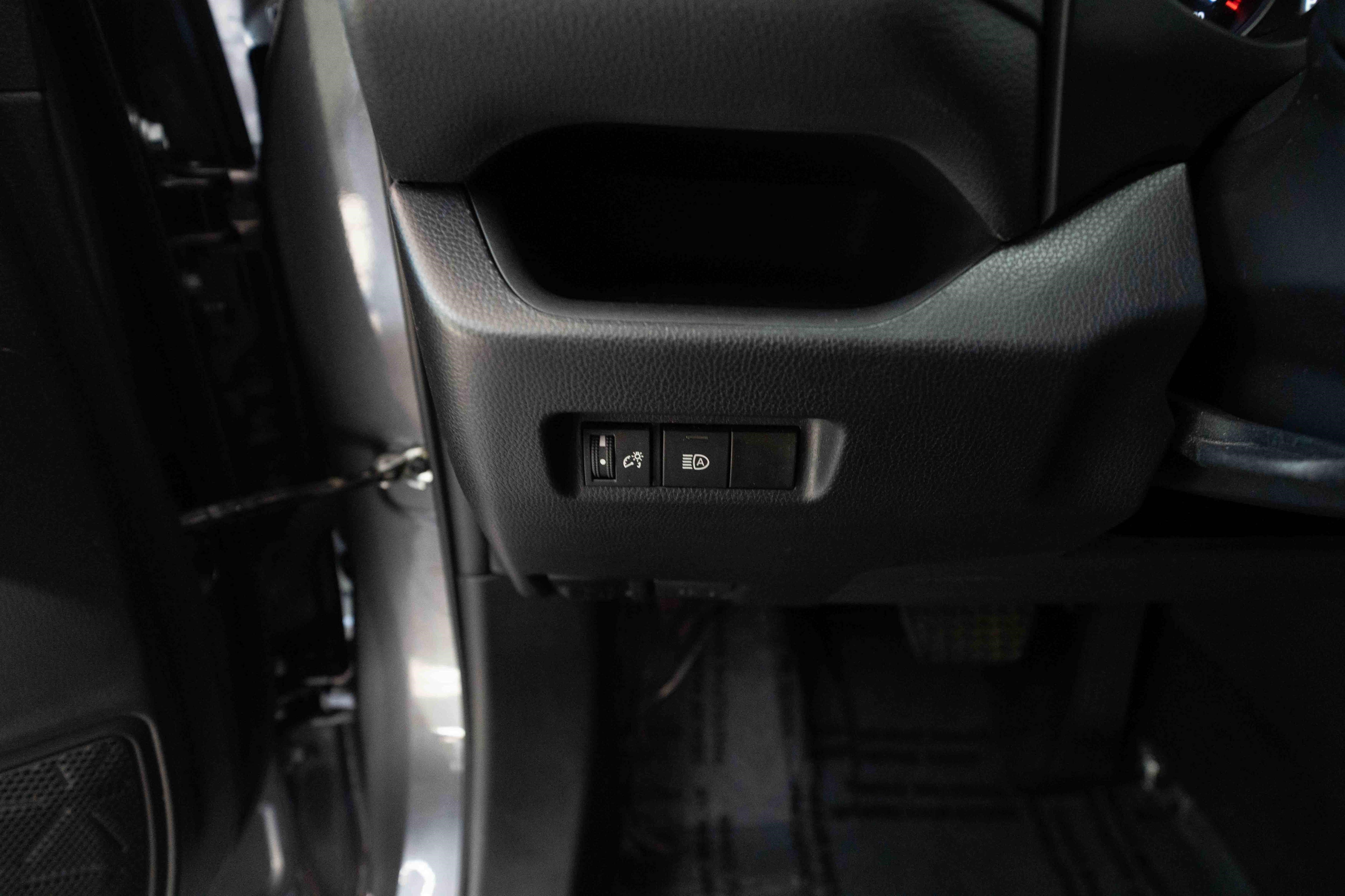 Used 2022 Toyota RAV4 LE AWD/4WD image 11