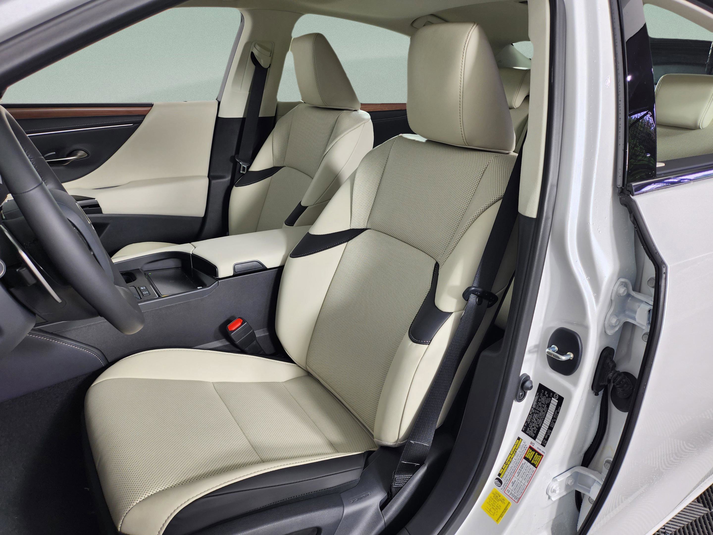 New 2025 Lexus ES 300h w/ Premium Package image 13