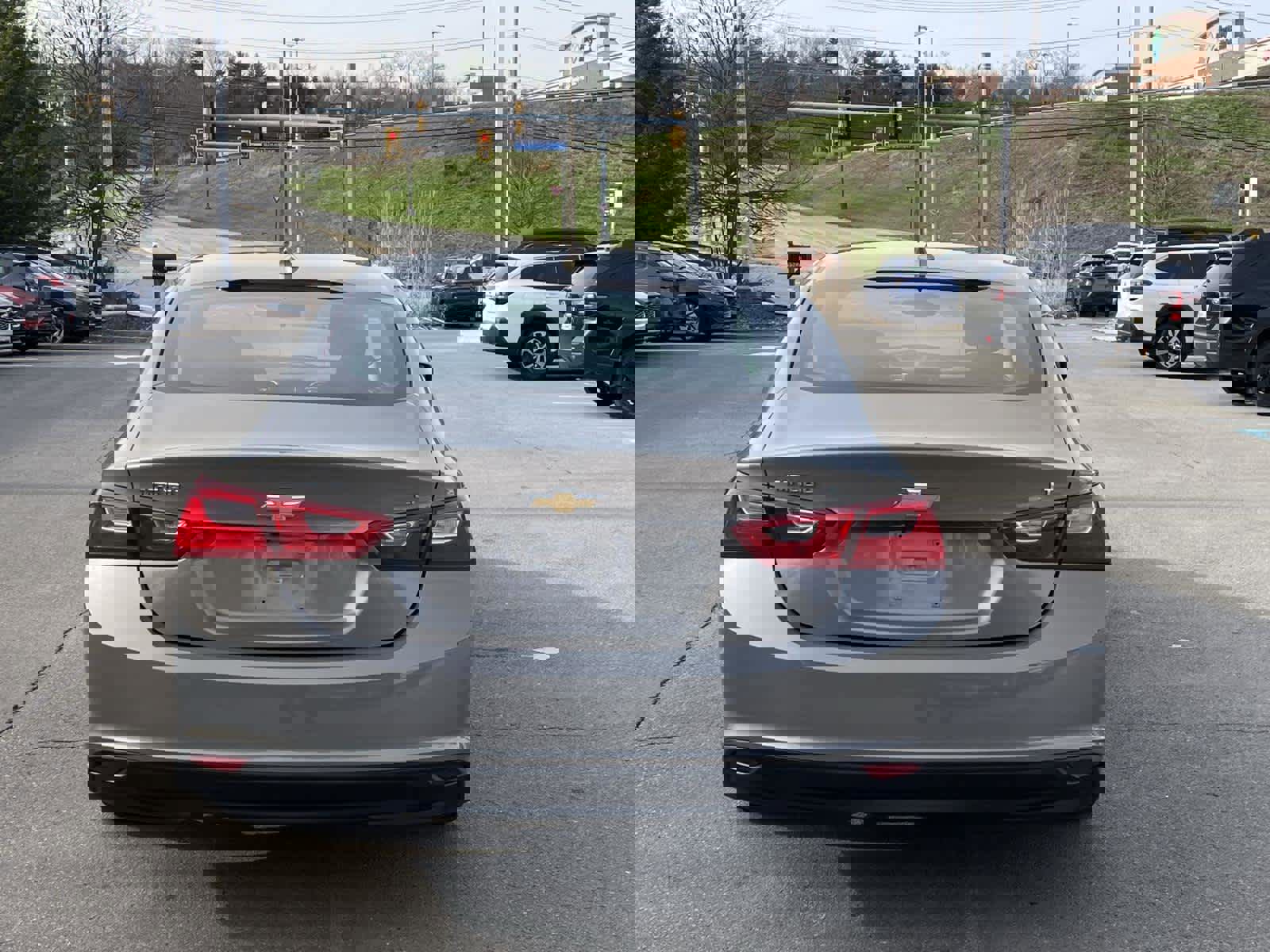 Used 2017 Chevrolet Malibu LT image 4