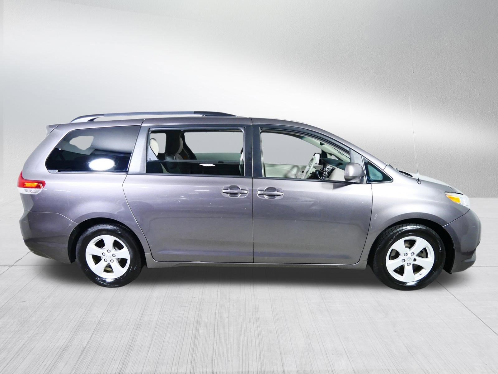 Used 2012 Toyota Sienna LE FWD image 8