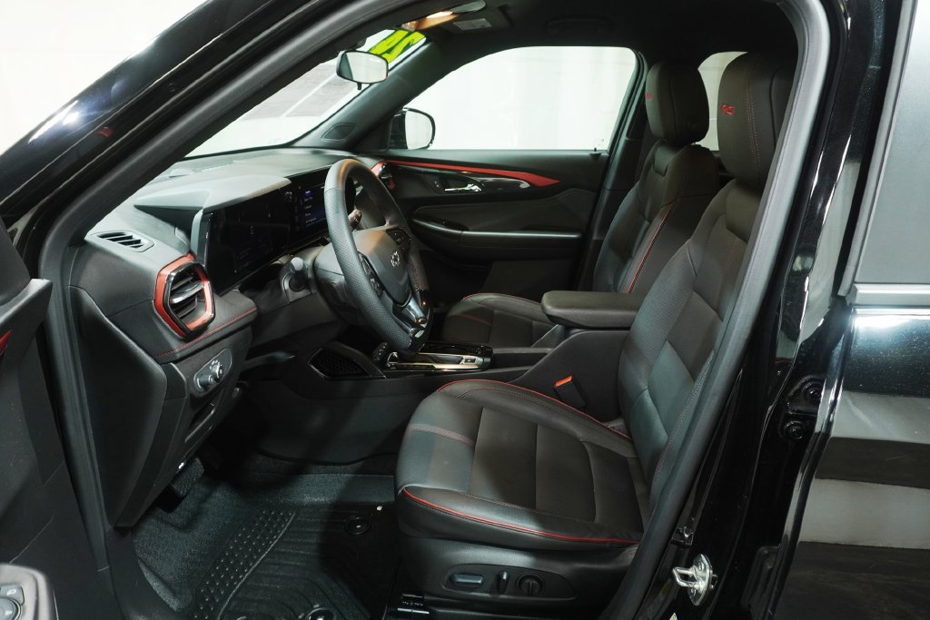 Used 2024 Chevrolet TrailBlazer RS AWD/4WD image 2