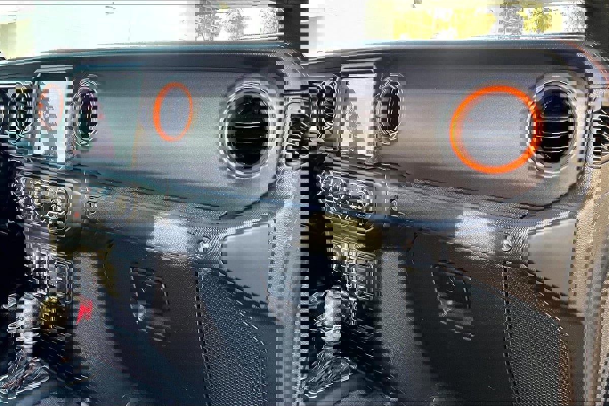 Used 2022 Jeep Gladiator Mojave w/ Trailer Tow Package image 12