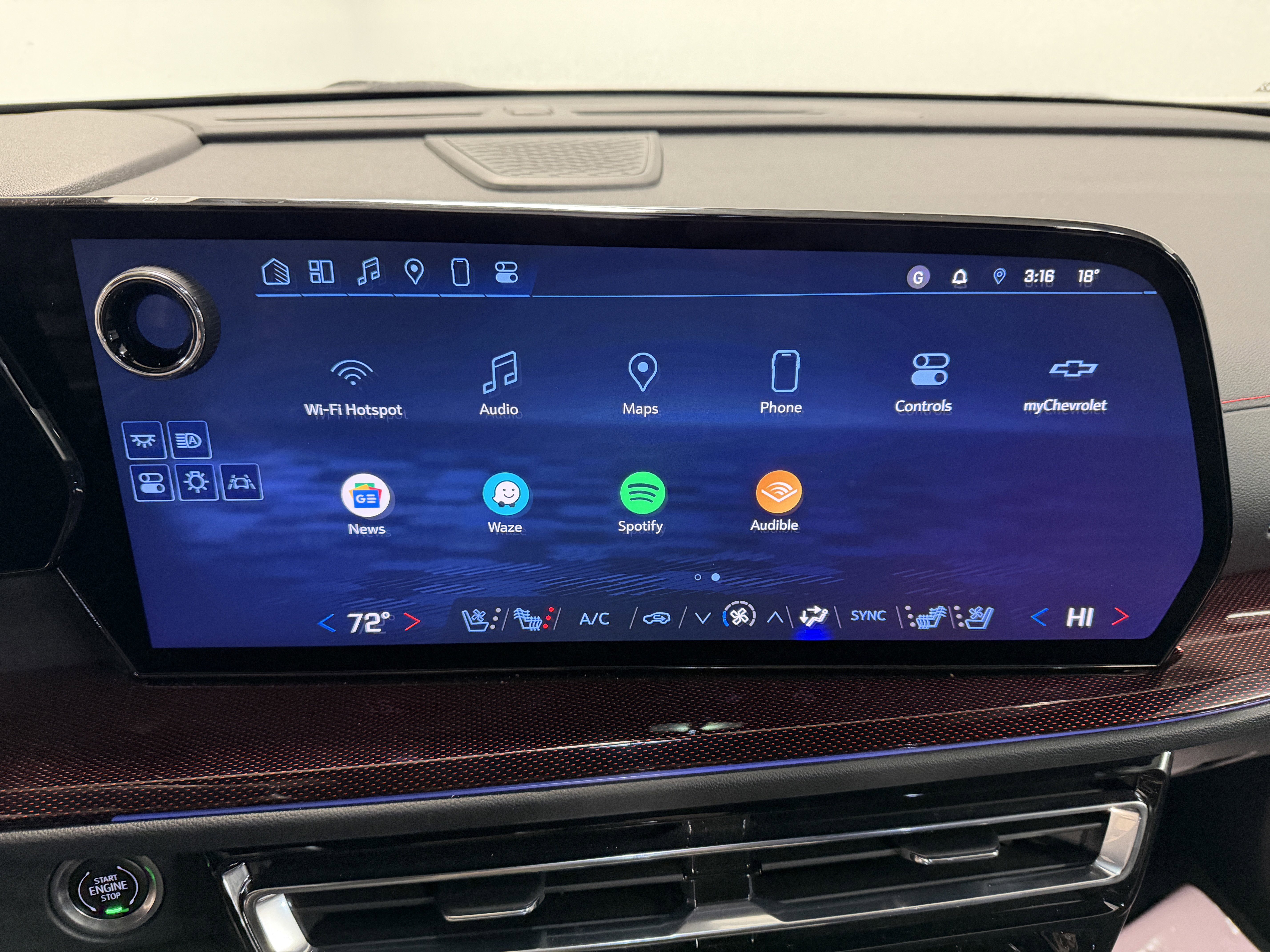 Used 2024 Chevrolet Traverse RS image 10