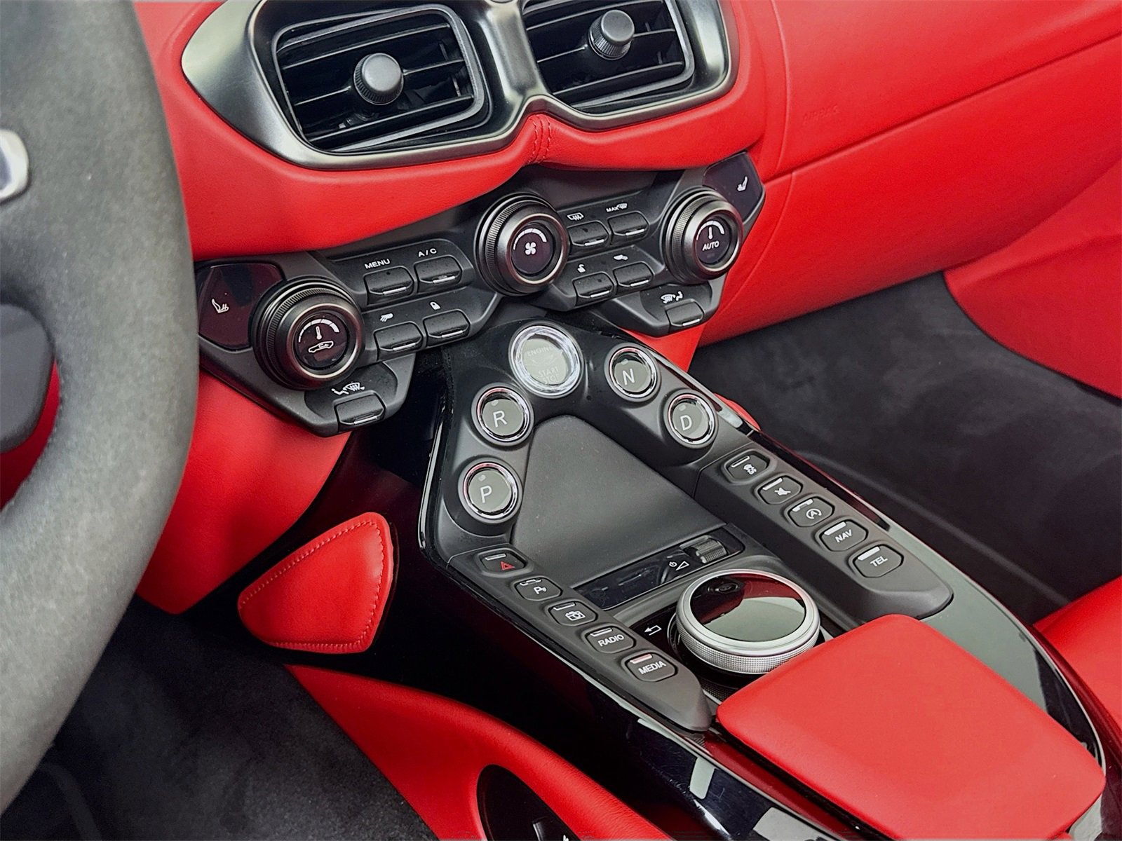 Used 2022 Aston Martin V8 Vantage Roadster image 13
