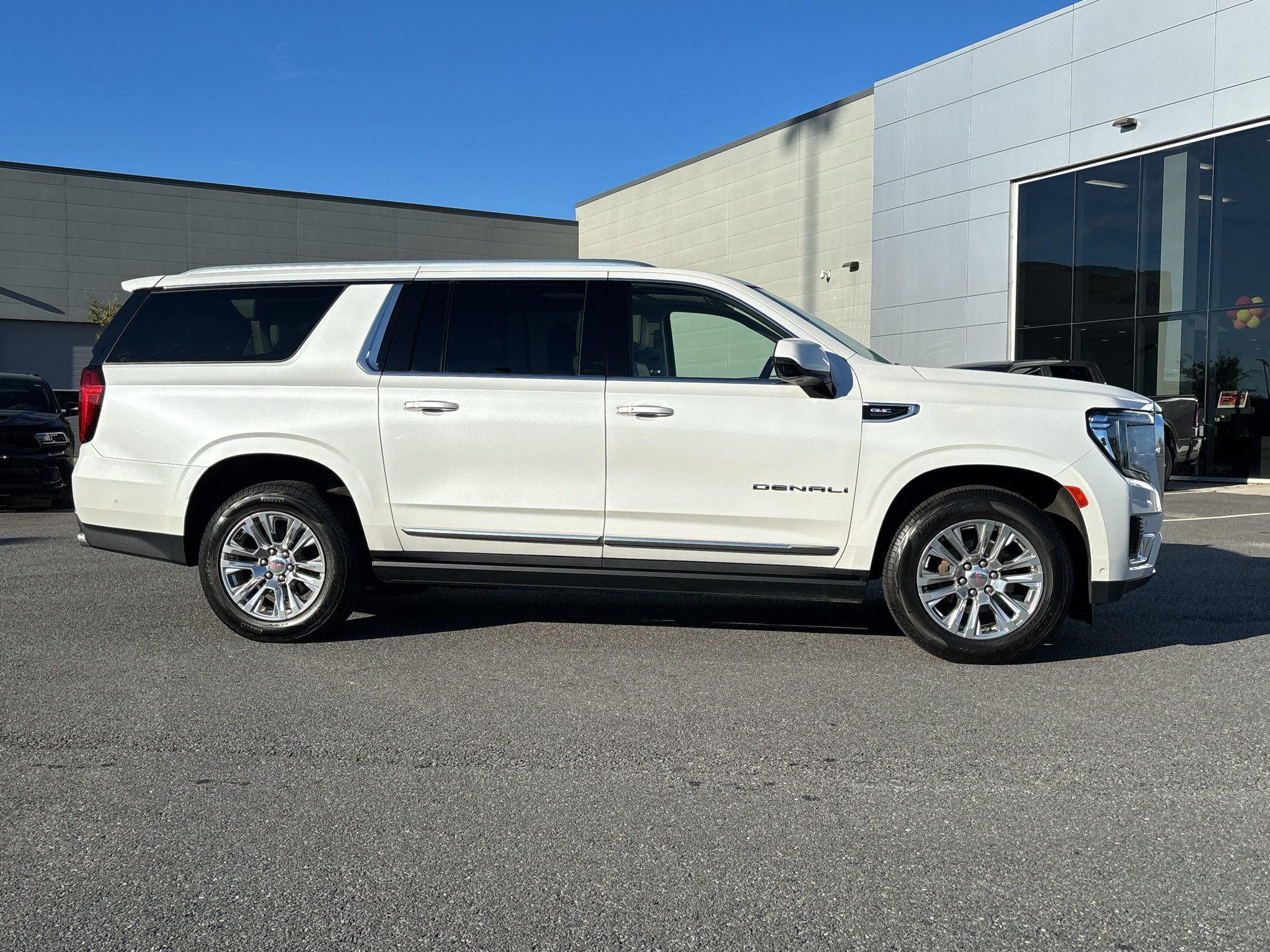 Used 2023 GMC Yukon XL Denali w/ Advanced Technology Package RWD image 6