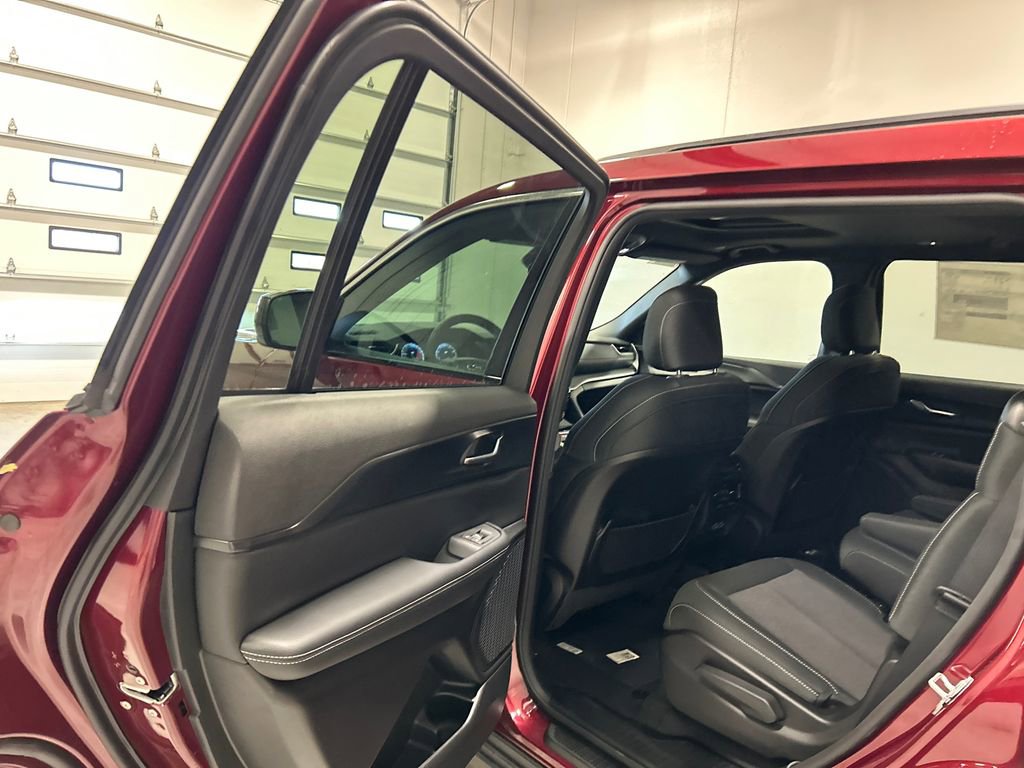 New 2026 Jeep Grand Cherokee L Laredo image 32