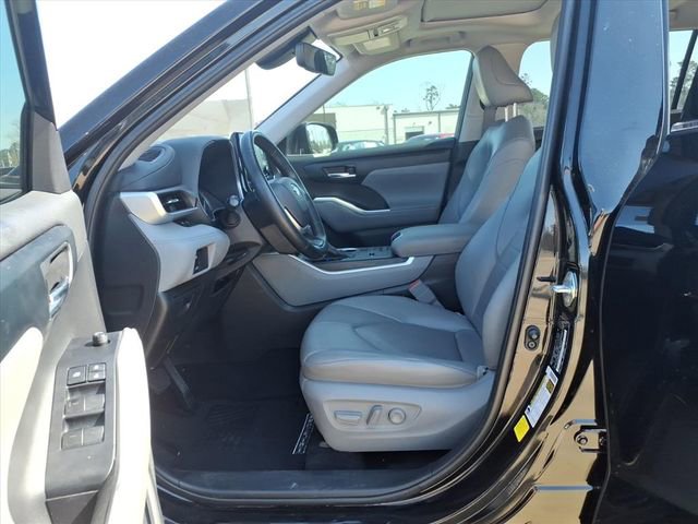 Used 2022 Toyota Highlander XLE image 16