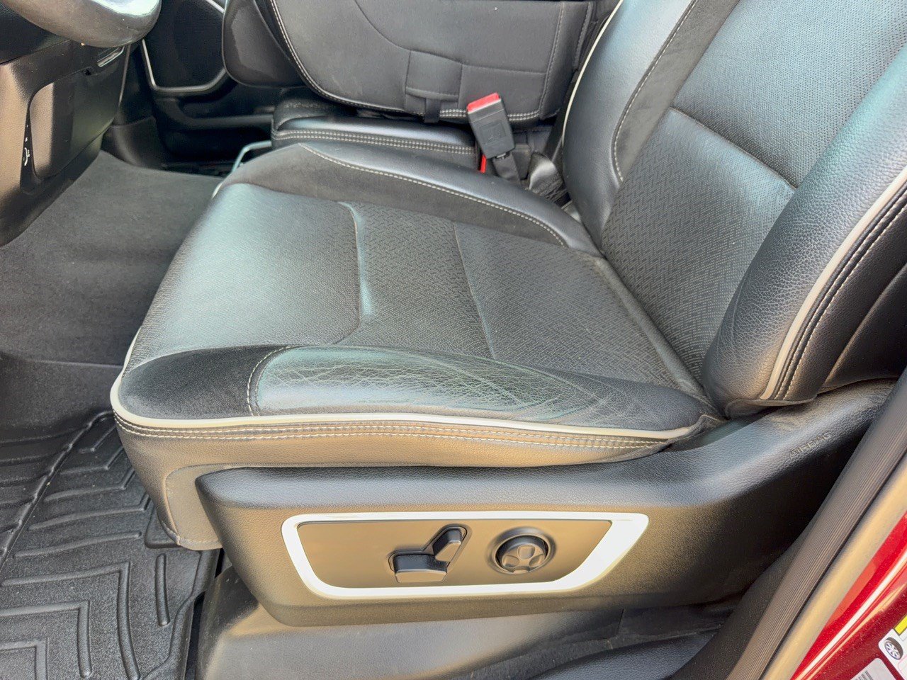 Used 2019 RAM 1500 Laramie AWD/4WD image 16