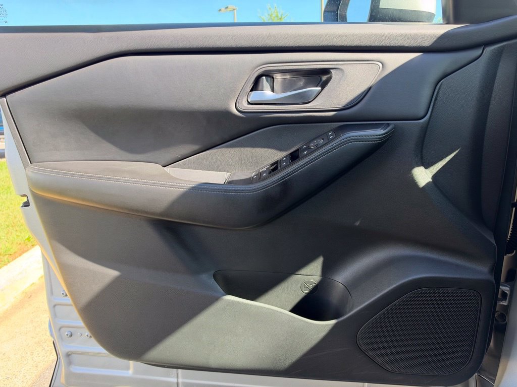 Used 2024 Nissan Rogue SV FWD image 29