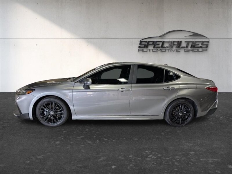 Used 2025 Toyota Camry SE w/ Convenience Package FWD image 7