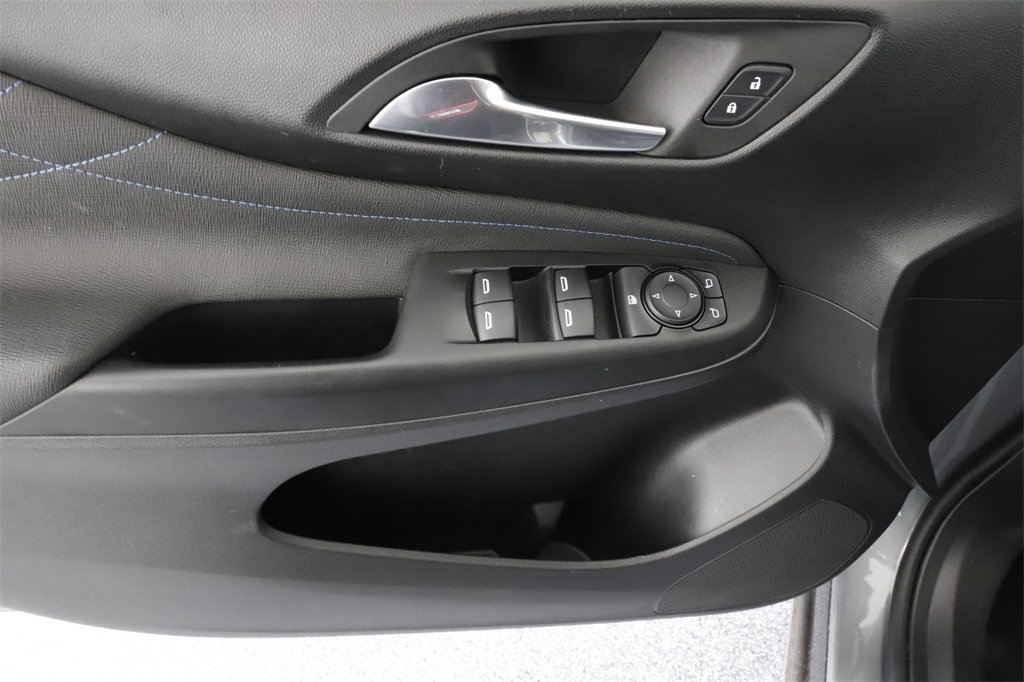 Used 2025 Buick Envista Sport Touring image 18