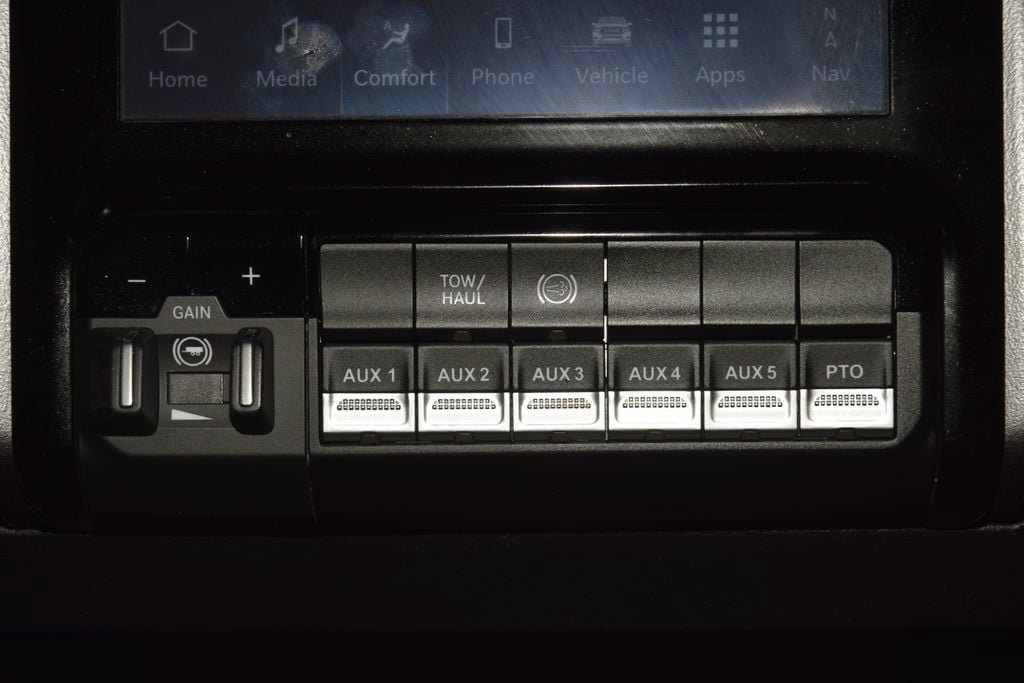 Used 2025 RAM 5500 4x4 Crew Cab image 24