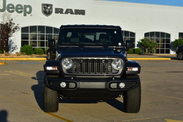 Used 2025 Jeep Gladiator Sport image 2