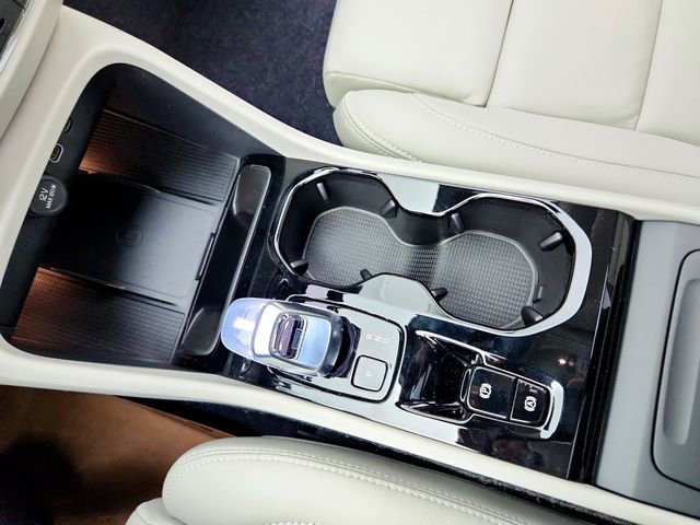 New 2026 Volvo XC40 B4 Plus w/ Climate Package image 22