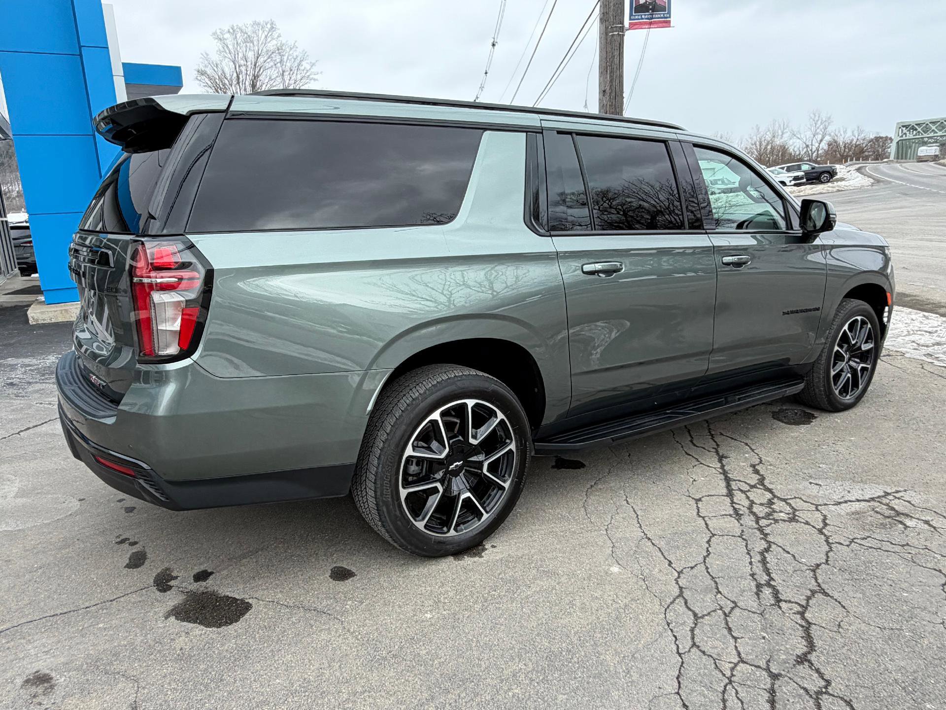 Used 2024 Chevrolet Suburban RST w/ Luxury Package image 9