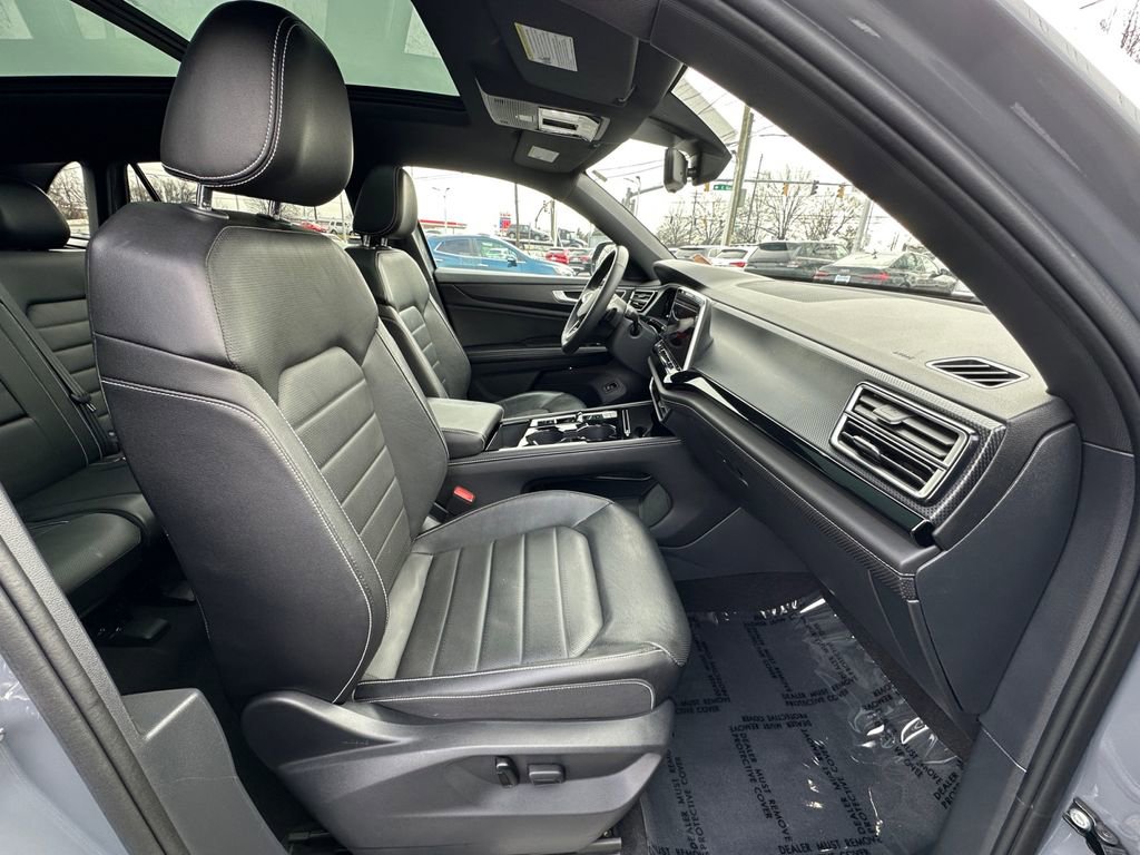 Used 2024 Volkswagen Atlas Cross Sport SEL R-Line image 25