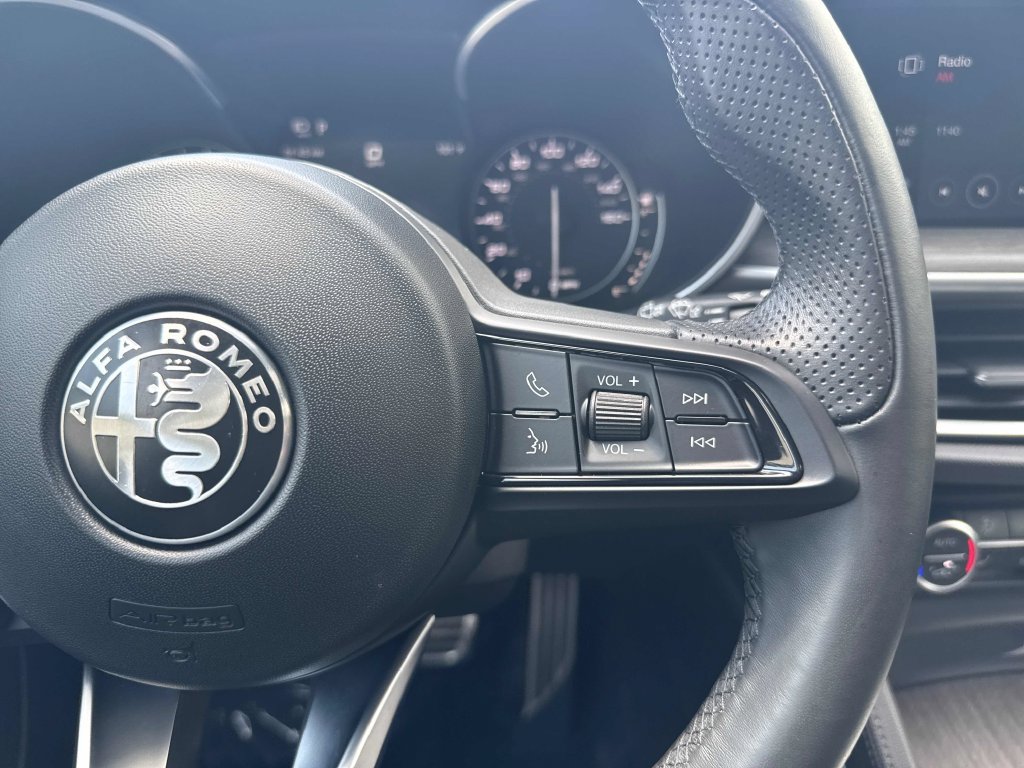 Used 2023 Alfa Romeo Stelvio Ti AWD/4WD image 19