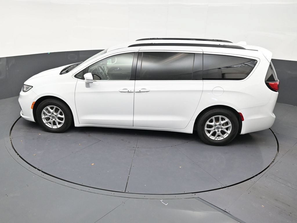 Used 2022 Chrysler Pacifica Touring-L FWD image 13