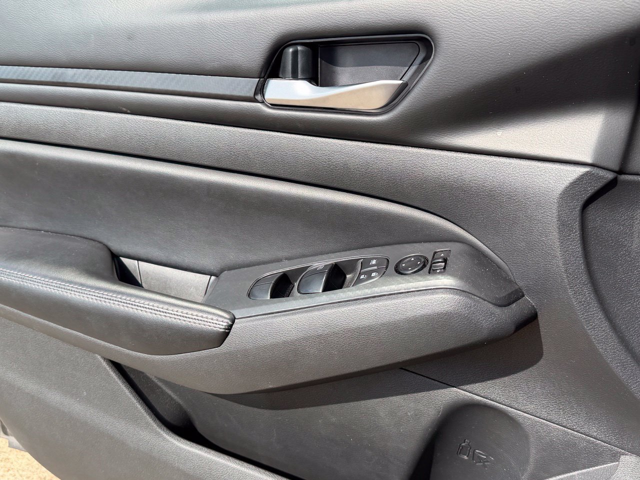 Used 2025 Nissan Altima 2.5 SV FWD image 18