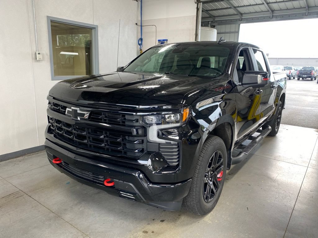 Used 2023 Chevrolet Silverado 1500 RST w/ Redline Edition AWD/4WD image 2