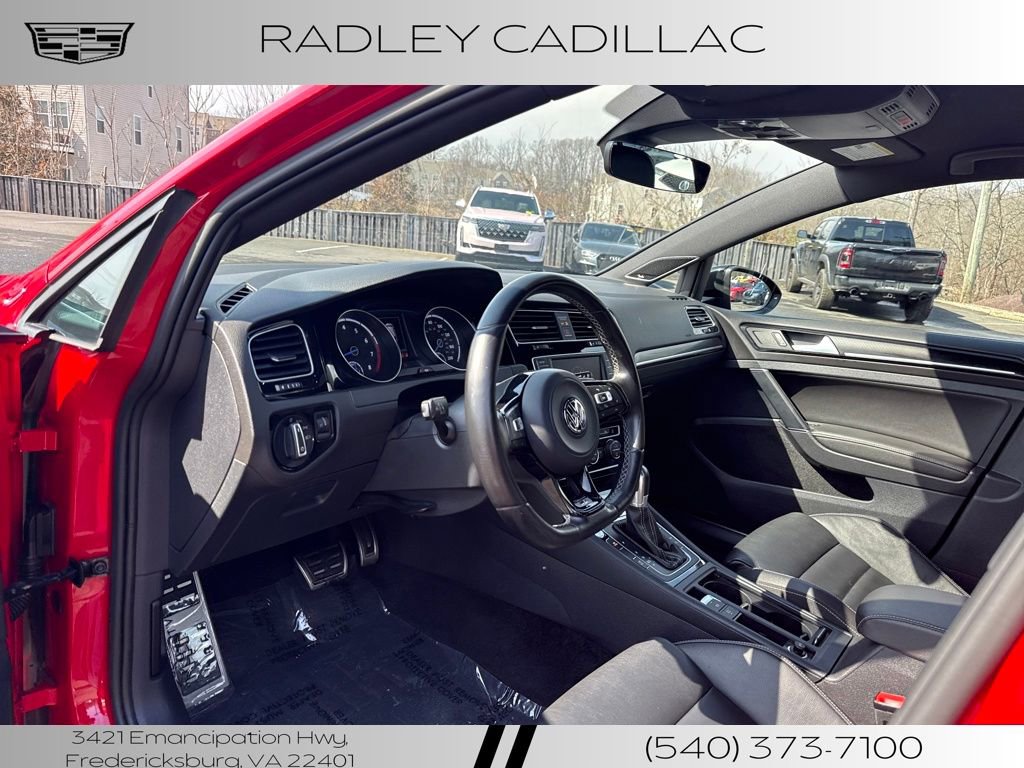 Used 2017 Volkswagen Golf 4-Door image 4