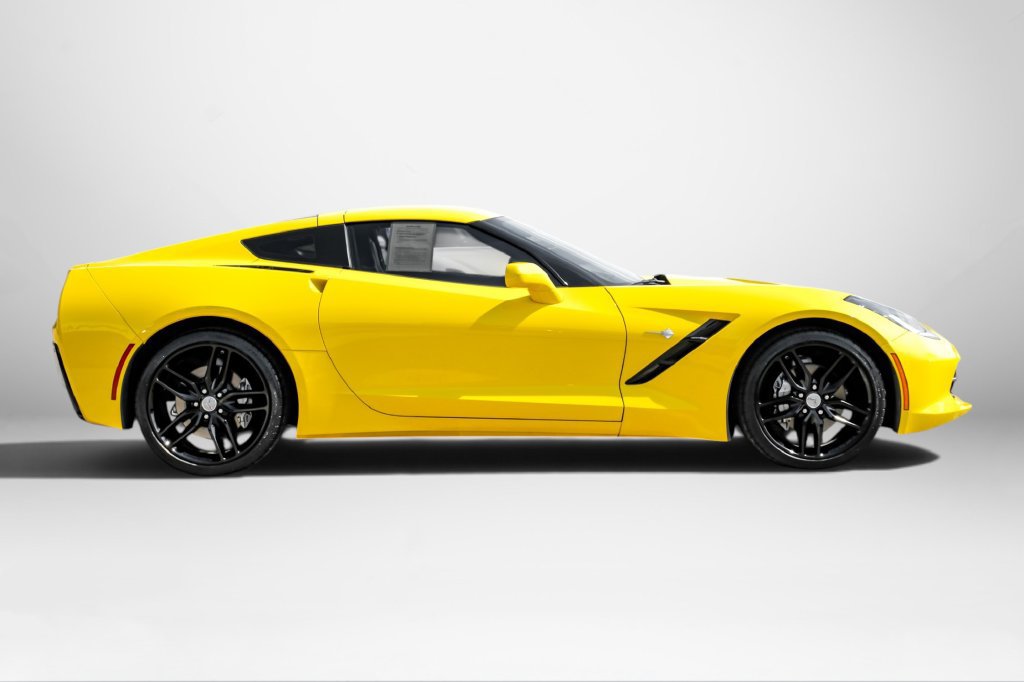 Used 2019 Chevrolet Corvette Stingray Coupe w/ 1LT RWD image 4