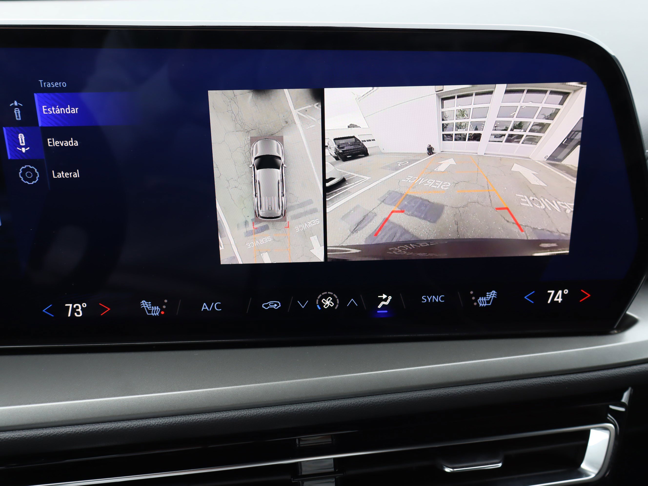 Certified 2024 Chevrolet Traverse LT FWD image 28