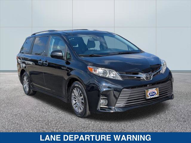 Used 2020 Toyota Sienna XLE w/ XLE Navigation Package FWD image 7