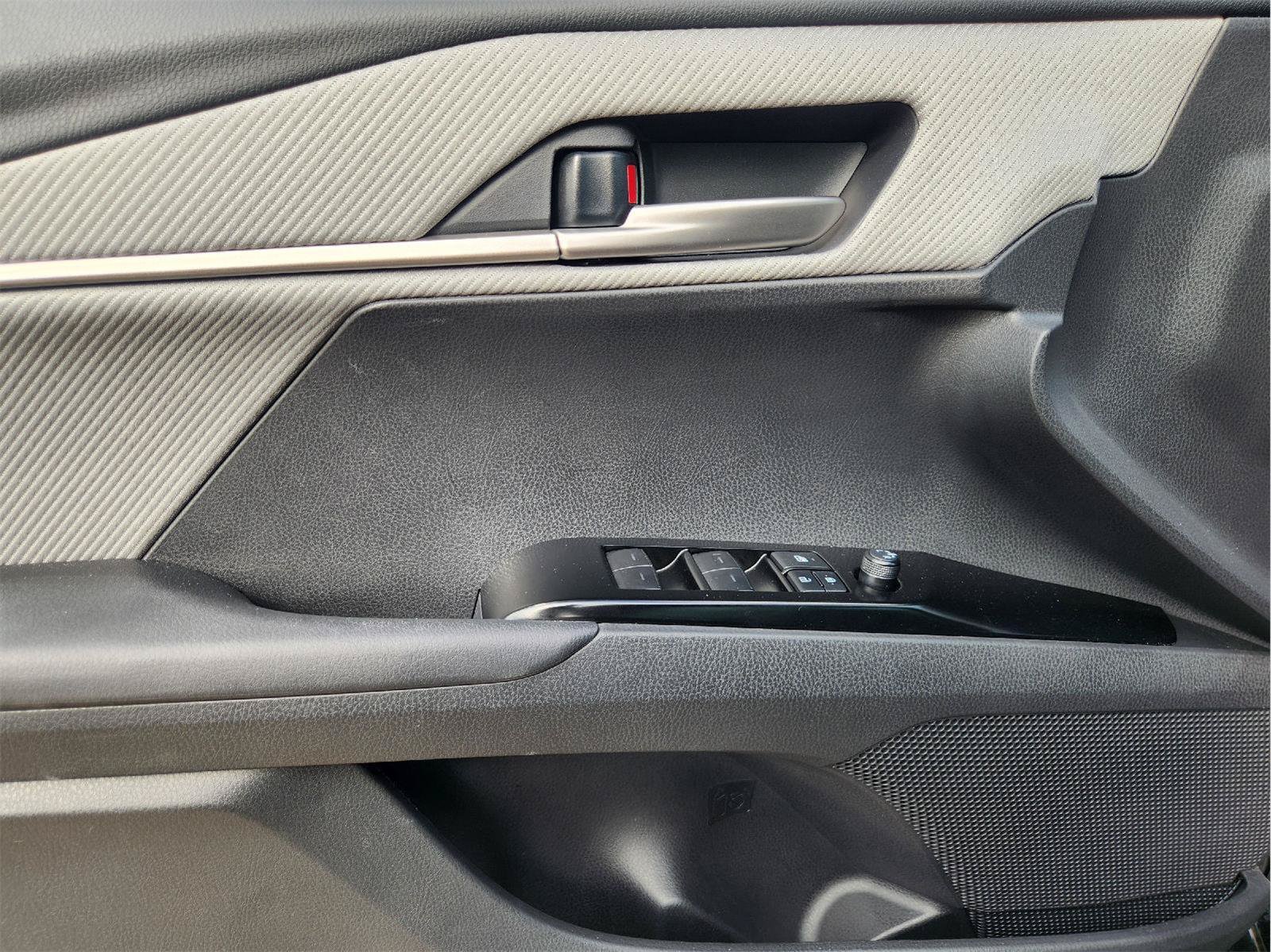 Used 2025 Toyota Camry SE w/ Convenience Package FWD image 23
