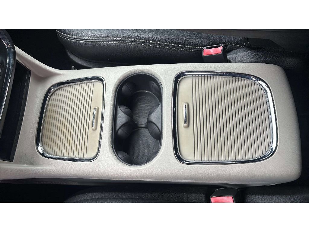 Used 2017 Dodge Grand Caravan SXT FWD image 22