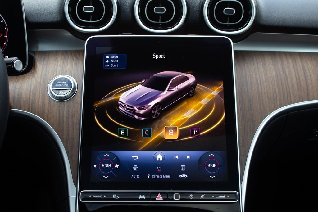 Used 2025 Mercedes-Benz C 300 4MATIC Sedan image 17