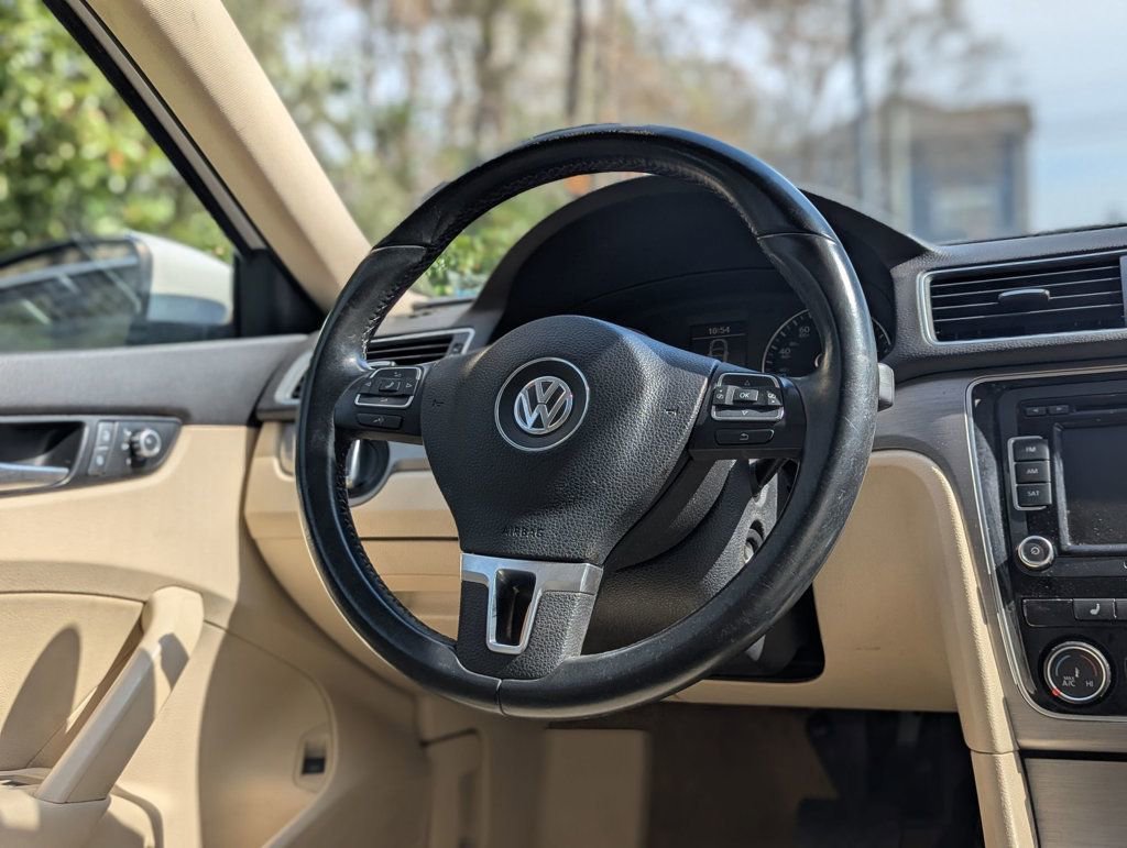 Used 2015 Volkswagen Passat TDI SE image 16