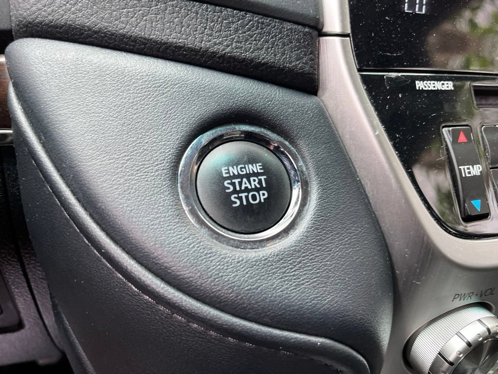 Used 2016 Toyota Land Cruiser AWD/4WD image 12