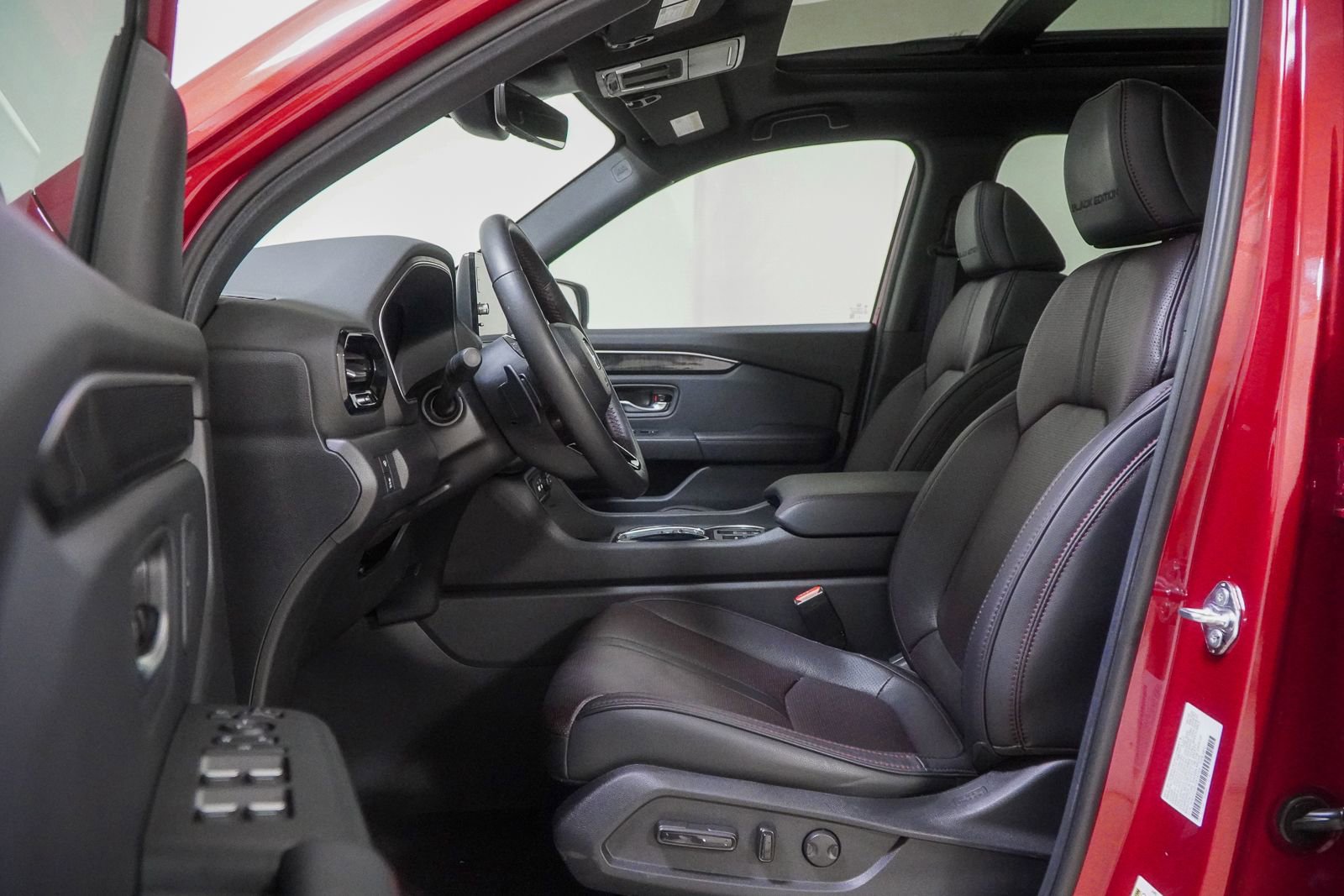 Certified 2025 Honda Pilot Black Edition image 23