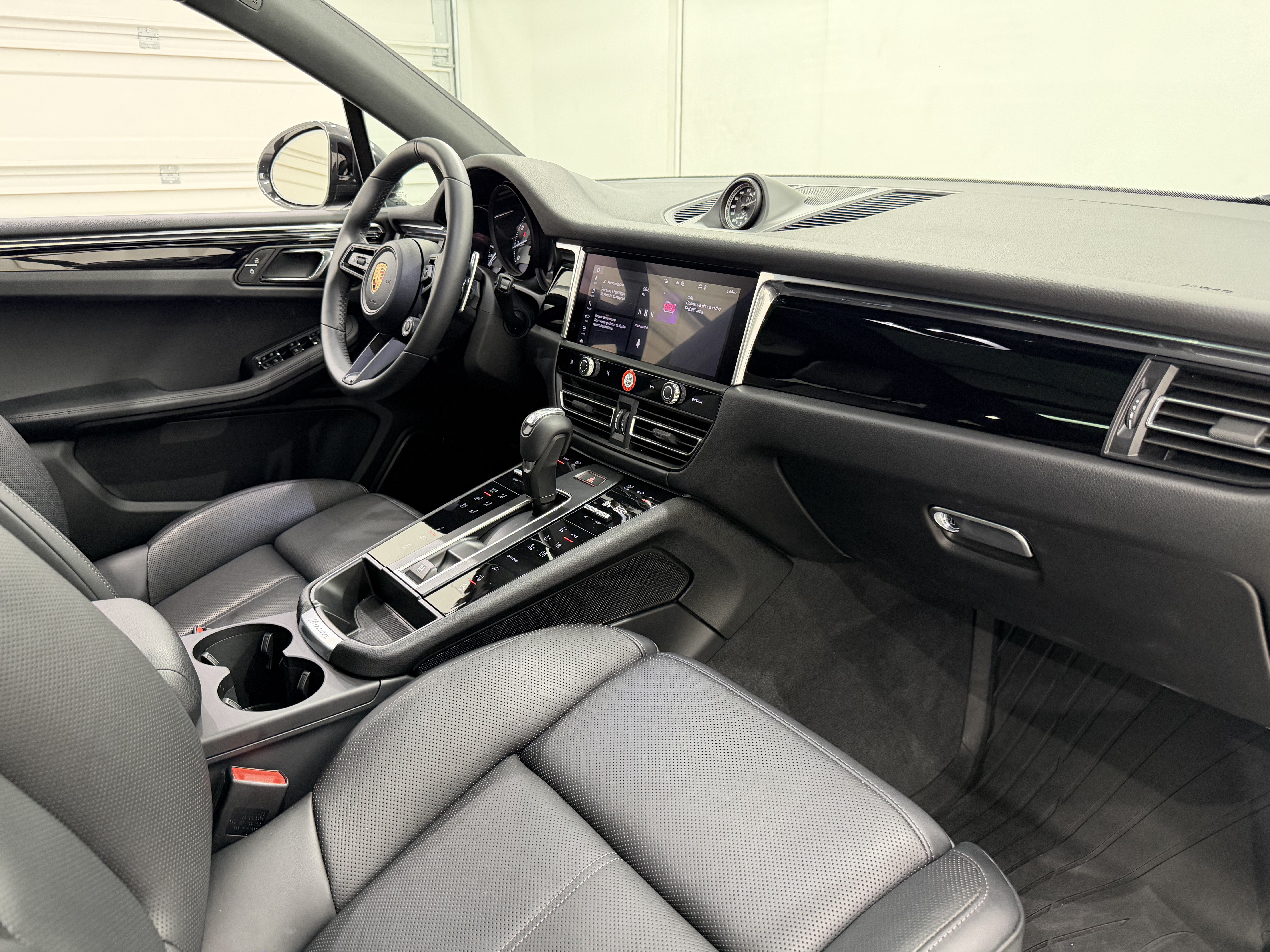 Certified 2026 Porsche Macan S AWD/4WD image 24