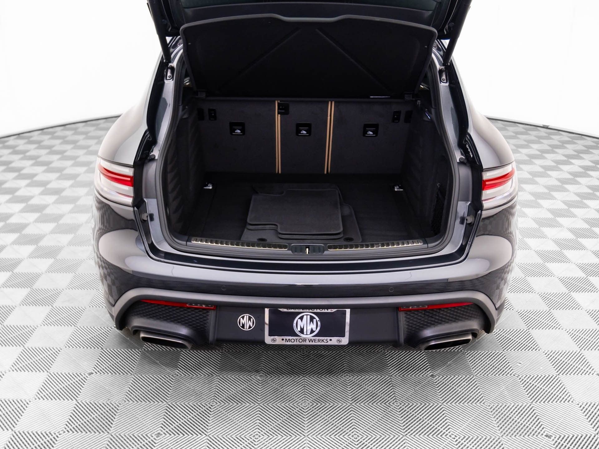 Certified 2025 Porsche Macan image 30