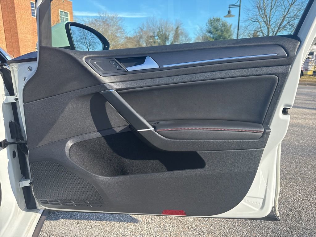 Used 2019 Volkswagen GTI SE image 31