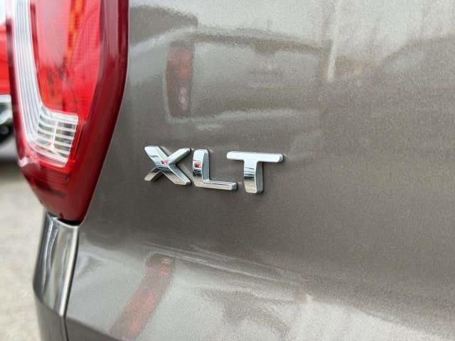 Used 2016 Ford Explorer XLT w/ Equipment Group 202A image 7