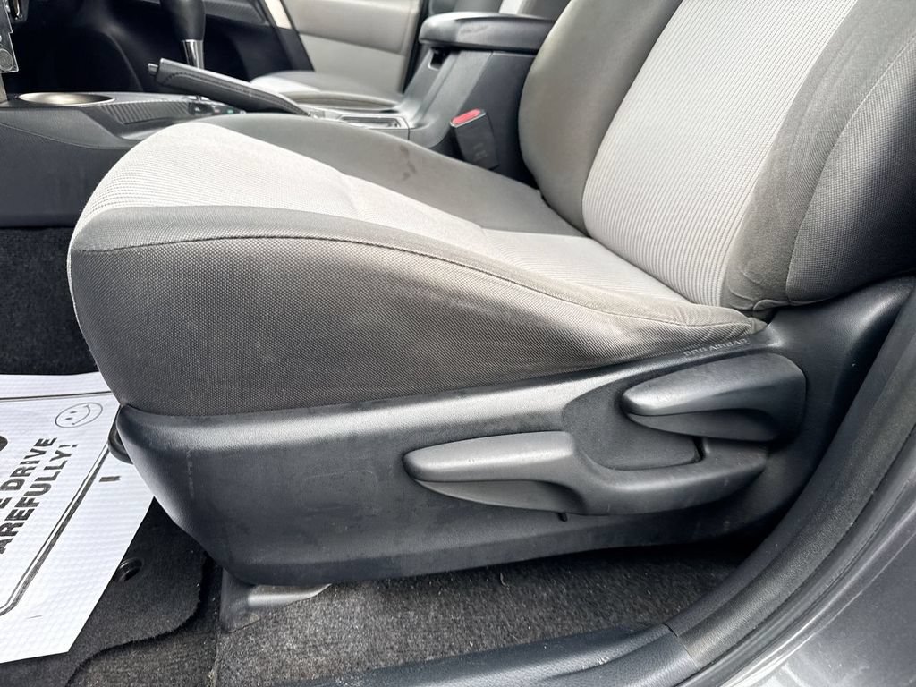 Used 2013 Toyota RAV4 LE FWD image 12