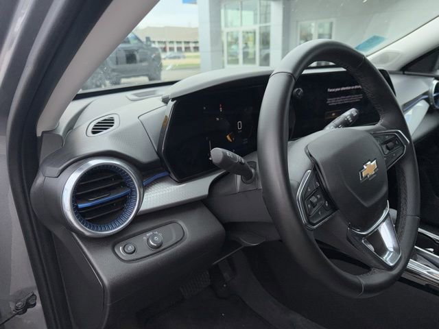 Used 2025 Chevrolet Trax LT w/ LT Convenience Package image 28