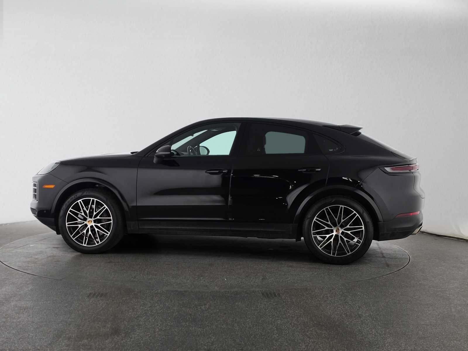 Used 2024 Porsche Cayenne Coupe AWD/4WD image 2