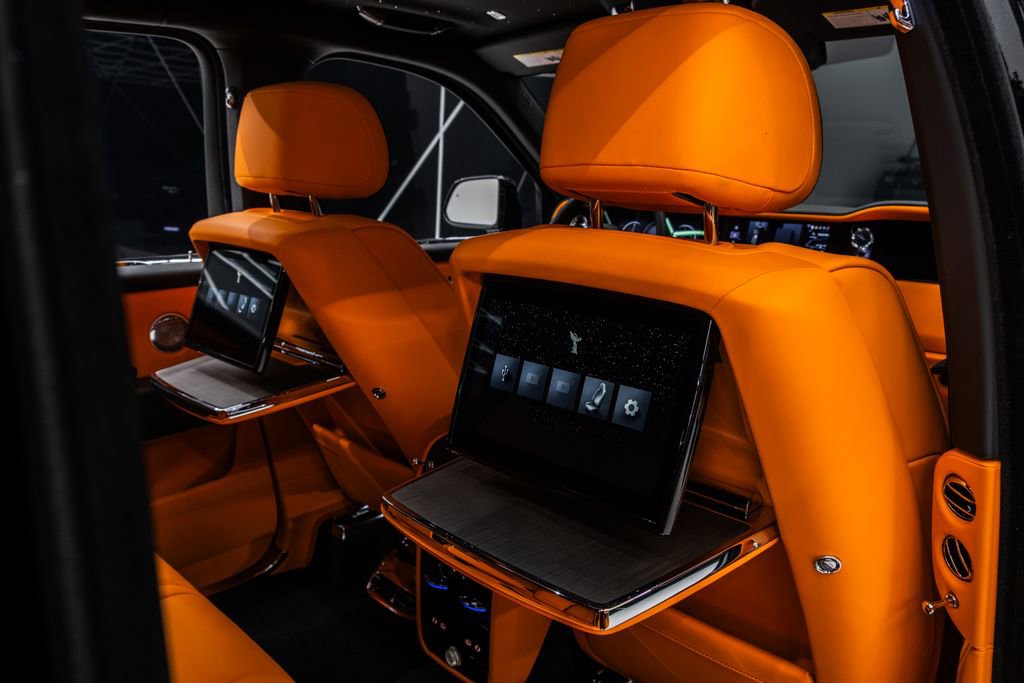 Used 2025 Rolls-Royce Cullinan AWD/4WD image 36