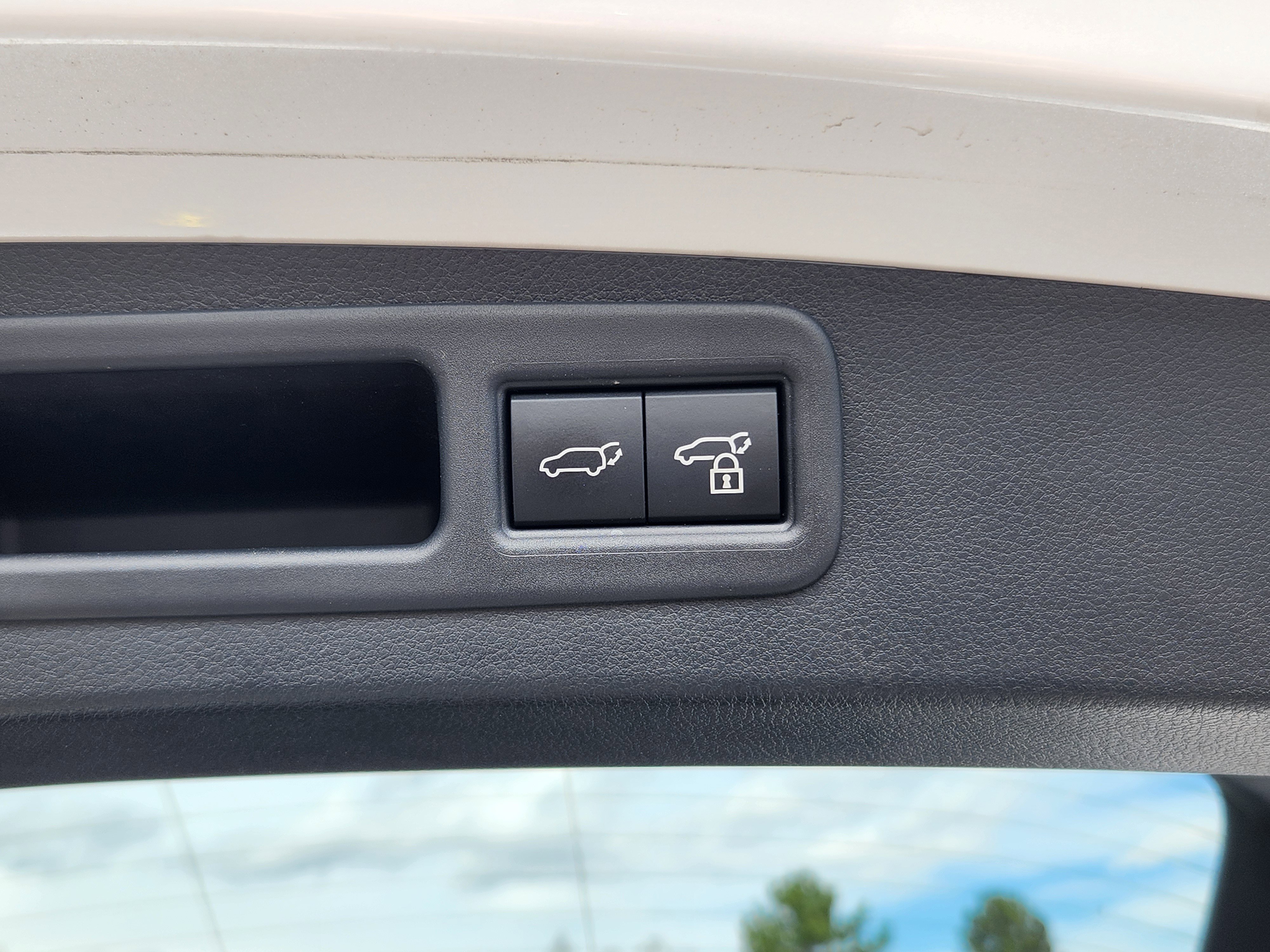 Used 2023 Lexus RX 350h w/ Cold Area Package image 21