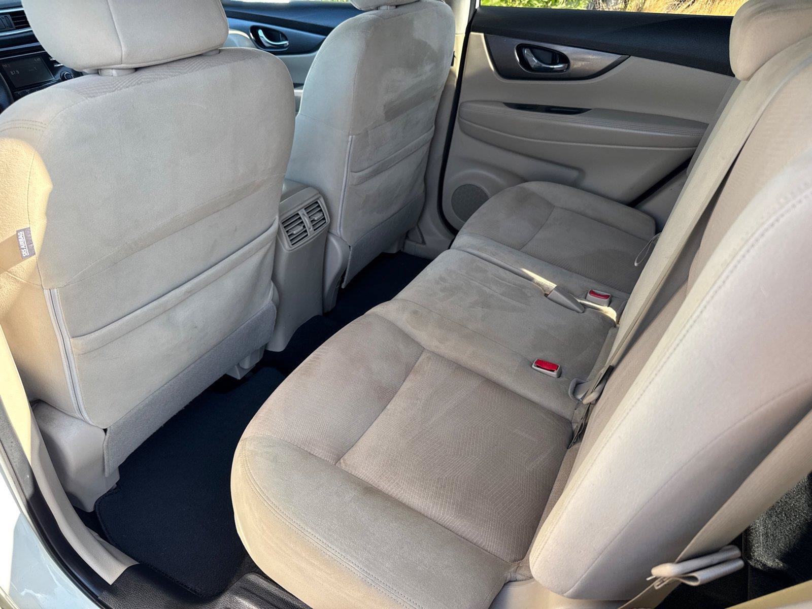 Used 2016 Nissan Rogue SV FWD image 18